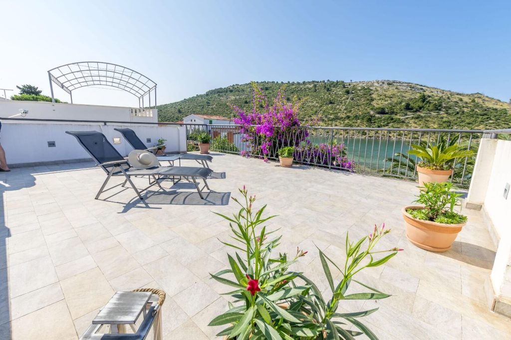 holiday home rogoznica upper terrace