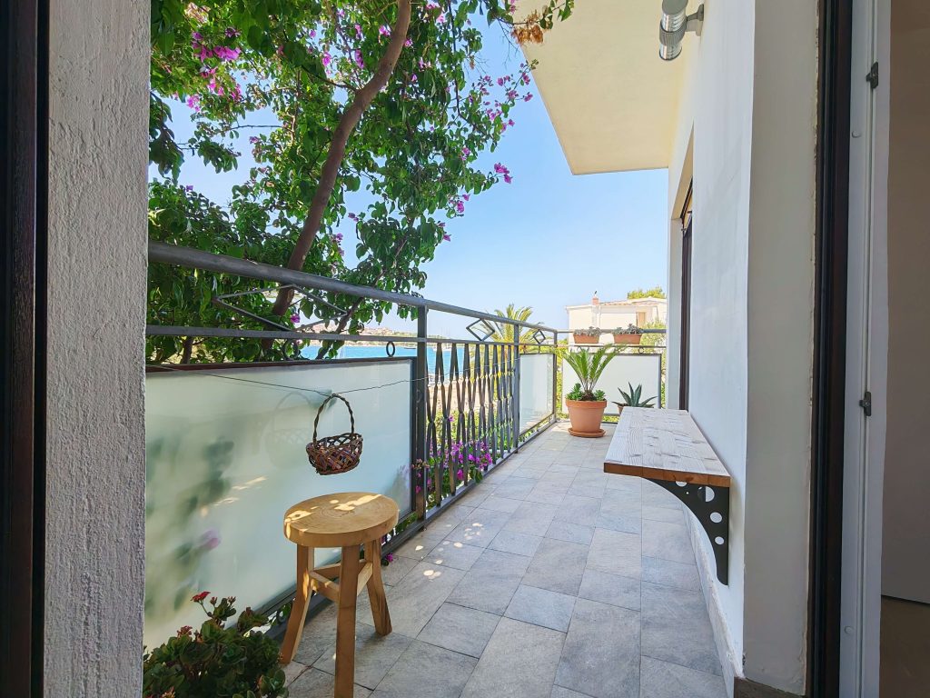rogoznica beach house balcony scaled